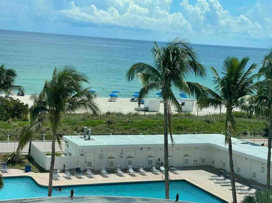 マイアミビーチChic Ocean Front Studio!アパートメント エクステリア 写真