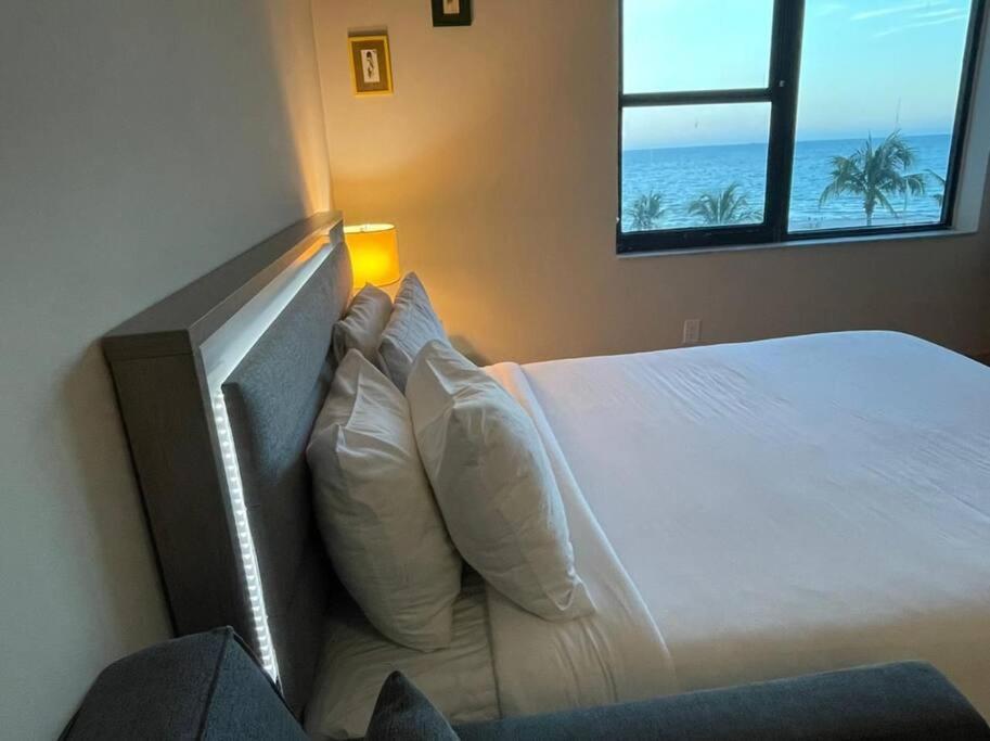 マイアミビーチChic Ocean Front Studio!アパートメント エクステリア 写真